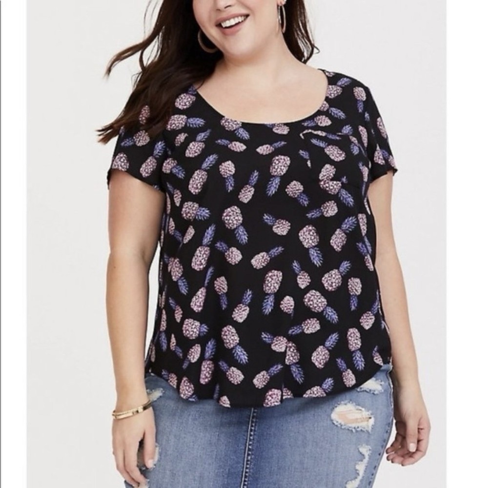 Torrid Abbey Pink Black Pineapple Georgette Button Back Blouse Size 3X Whimsy‎